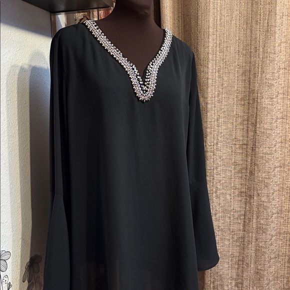 Vantarsi elegant black semi-sheer long bell sleeve blouse. Size XL. - Picture 4 of 17